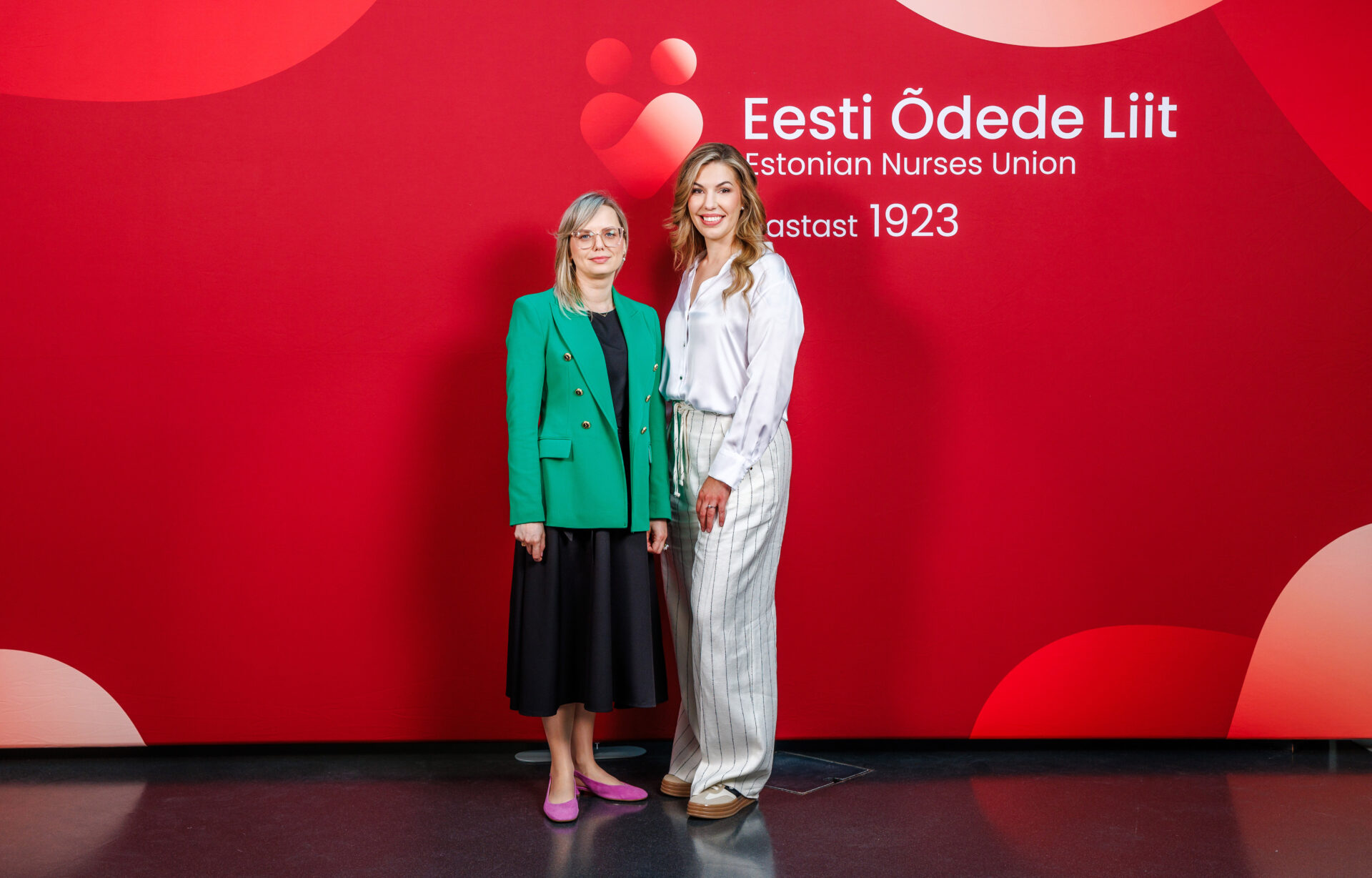 Oleme Eesti Õdede Liiduga astunud uude etappi. Meie jaoks on au ja vastutus asuda liidu etteotsa uue presidendi ja asepresidendina. Astume ametisse sooviga hoid
