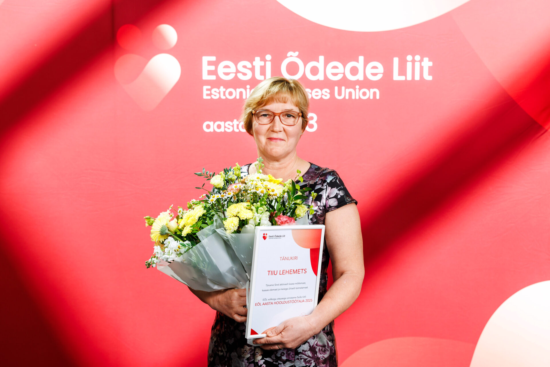 Aasta hooldustöötaja tiitli pälvinud Tiiu Lehemets töötab Pärnu-Jaagupi õenduskodus juba 16 aastat. Tema empaatia ja oskus märgata on muutnud ta hoolealuste jao