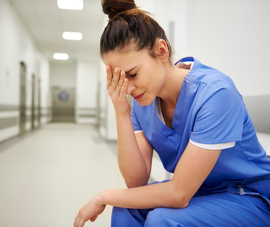 Viimastel aastatel on üha enam räägitud tervishoiutöötajate väsimusest – mitte ainult füüsilisest, vaid ka vaimsest ja emotsionaalsest kurnatusest. Maailma Terv